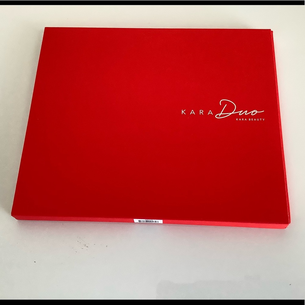 PRO 13 Mind Trap Shadow Palette KARA BEAUTY